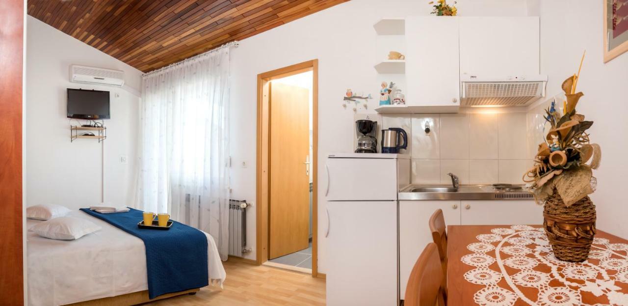 Apartments Juric Podstrana Luaran gambar