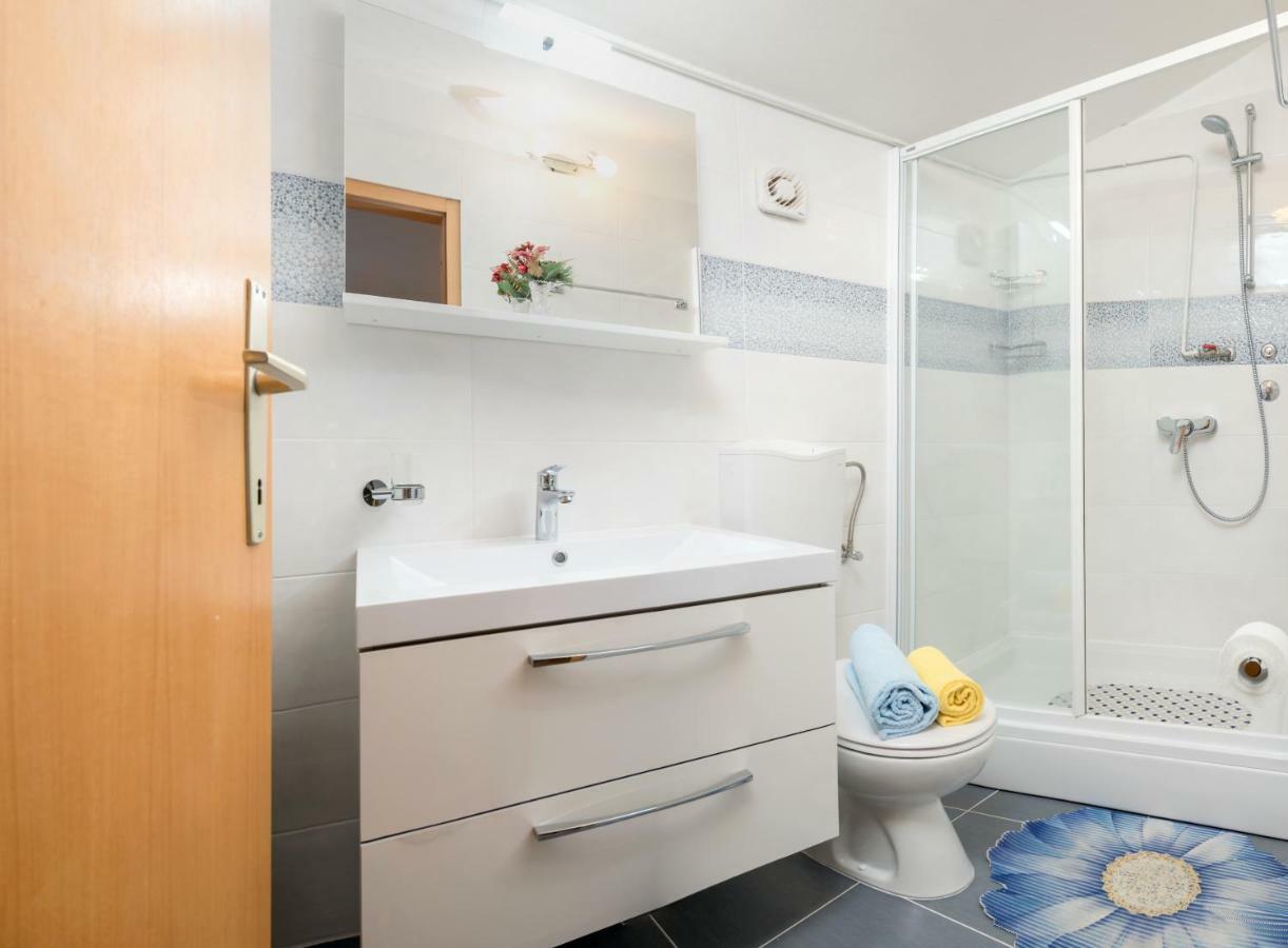 Apartments Juric Podstrana Luaran gambar